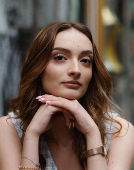 Clémence Ponsinet as Femme de Main