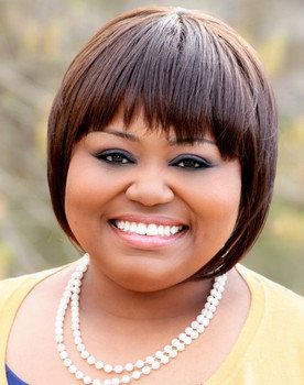 Naomi Lavette as Erin