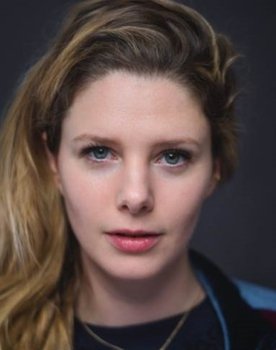 Eva Heijnen as Dr. Engel