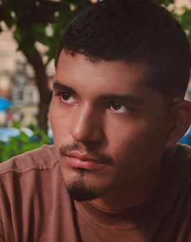 Michael Di'Martino as Carlos 2