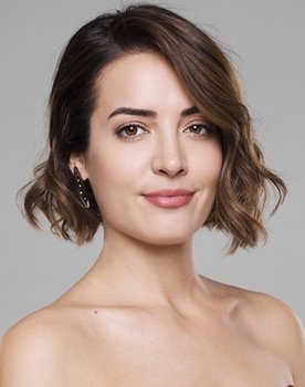 İrem Sak as Begüm