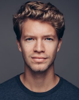 Elias Munk as Julius Rasmussen