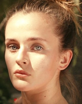 Saskia Lauren as Maddison