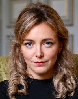 Evelien Bosmans as Jasmijn