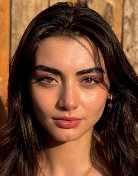 Özge Törer as Bala Hatun