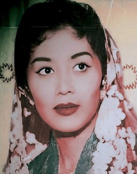 Umi Kalthum as Hamida