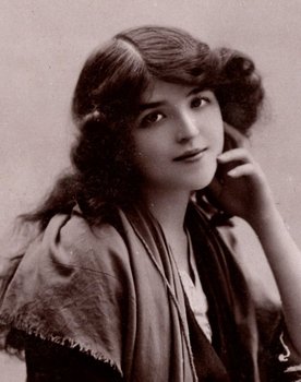 Lillian Burns as Malvina