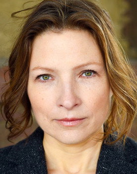 Pia Röver as New Girlfriend