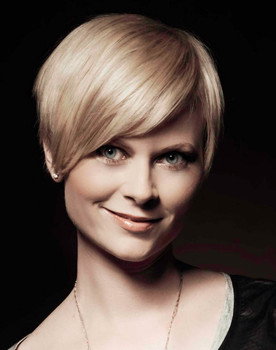 Bertine Zetlitz as Self