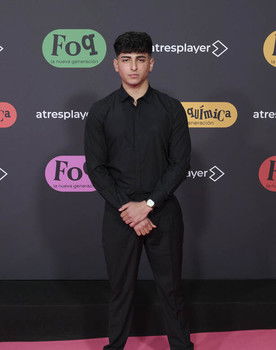 Aarón Ayuso as Hamza