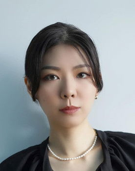 Sissi Tsai as TV Host