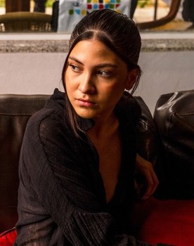 Ana Júlia Goulart as Luana