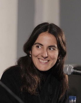 Elena López Riera as Narradora (voice)