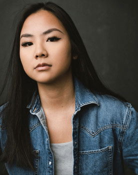 Jamie Han as Naomi