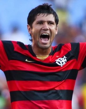 Fábio Luciano as Self / Narrator