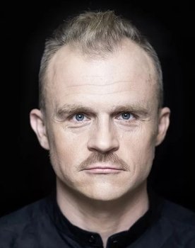 Piotr Rogucki as Mariusz Nowacki