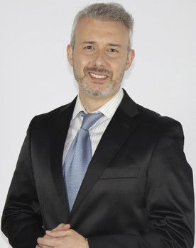 Miquel Aparisi as Padre de Él