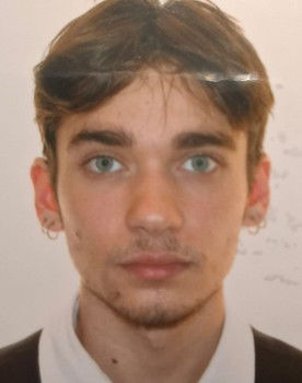 Henrique Castilho as O cara loiro que aparece no corredor e no almoço do último dia