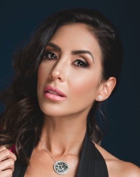 Cynthia Urias as Cynthia Urias - Narradora