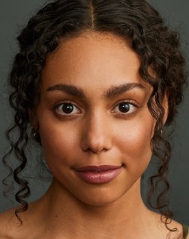 Emma Ferreira as Selma
