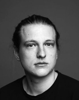 Jacob Mott Ellegaard as Karsten