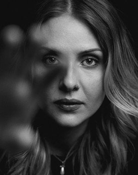 Sofia Kappel as Nina