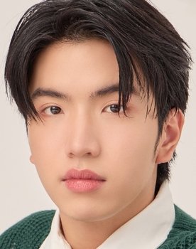 Suvijak Piyanopharoj as Moo