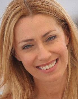 Ana Mesquita as Recepcionista