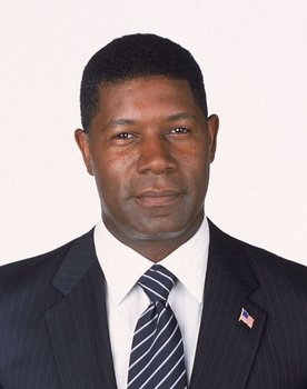 Dennis Haysbert as Hoyt Johnston