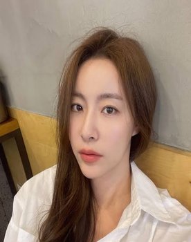 Jeong Seo-ha as Soo-pyo Girlfriend