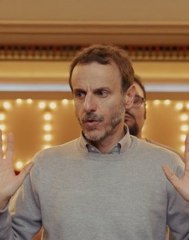 Ariele Vincenti as Luca