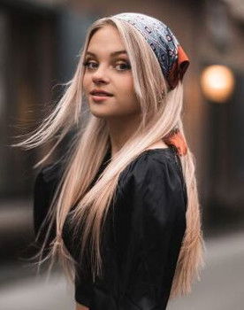 Kes van den Broek as Flo