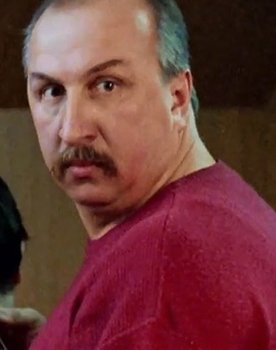 Vyacheslav Ushanov as Охранник