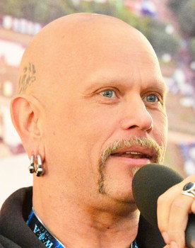 Ian Haugland as Self - Trummor