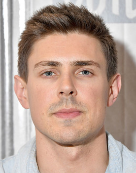 Chris Lowell as Jeremy Graves