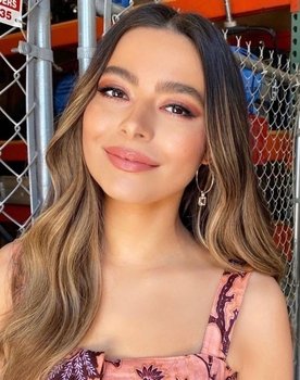 Miranda Cosgrove Photo
