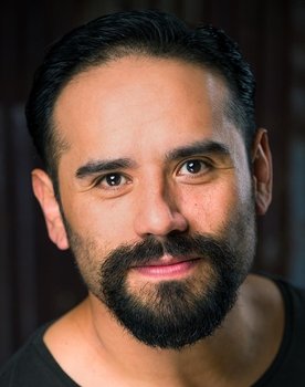 Aldo Verástegui as Roberto