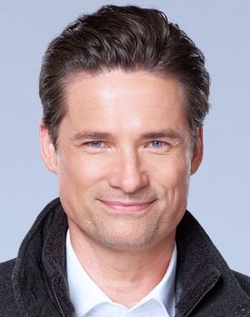 Warren Christie as Steve
