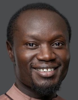 Peter Kawa as Doctor