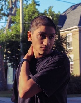 Hamza Ali as Benjamin Weens