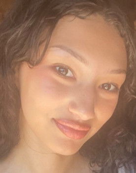 Lulia Steadman as Mary