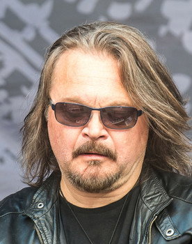 Mic Michaeli as Self - Keyboards