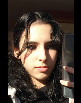 Rita Antunes as Aluna na Biblioteca