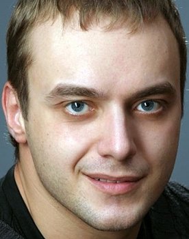 Maksim Shchyogolev as Артём Стеклов