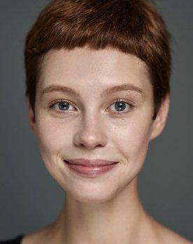 Daria Matveeva as Anna