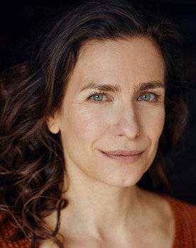 Nadine Heidenreich as Paula Bonhoeffer