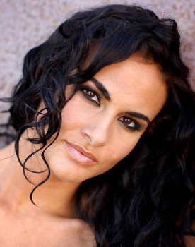 Débora Ghira as Sheila Baptista