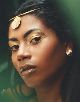 Leona Vingativa as Leona Vingativa