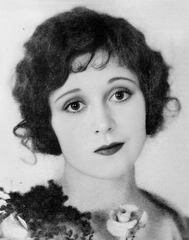 Nola Luxford as Rose, Mary's Maid