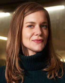 Lena Bender as Gesang